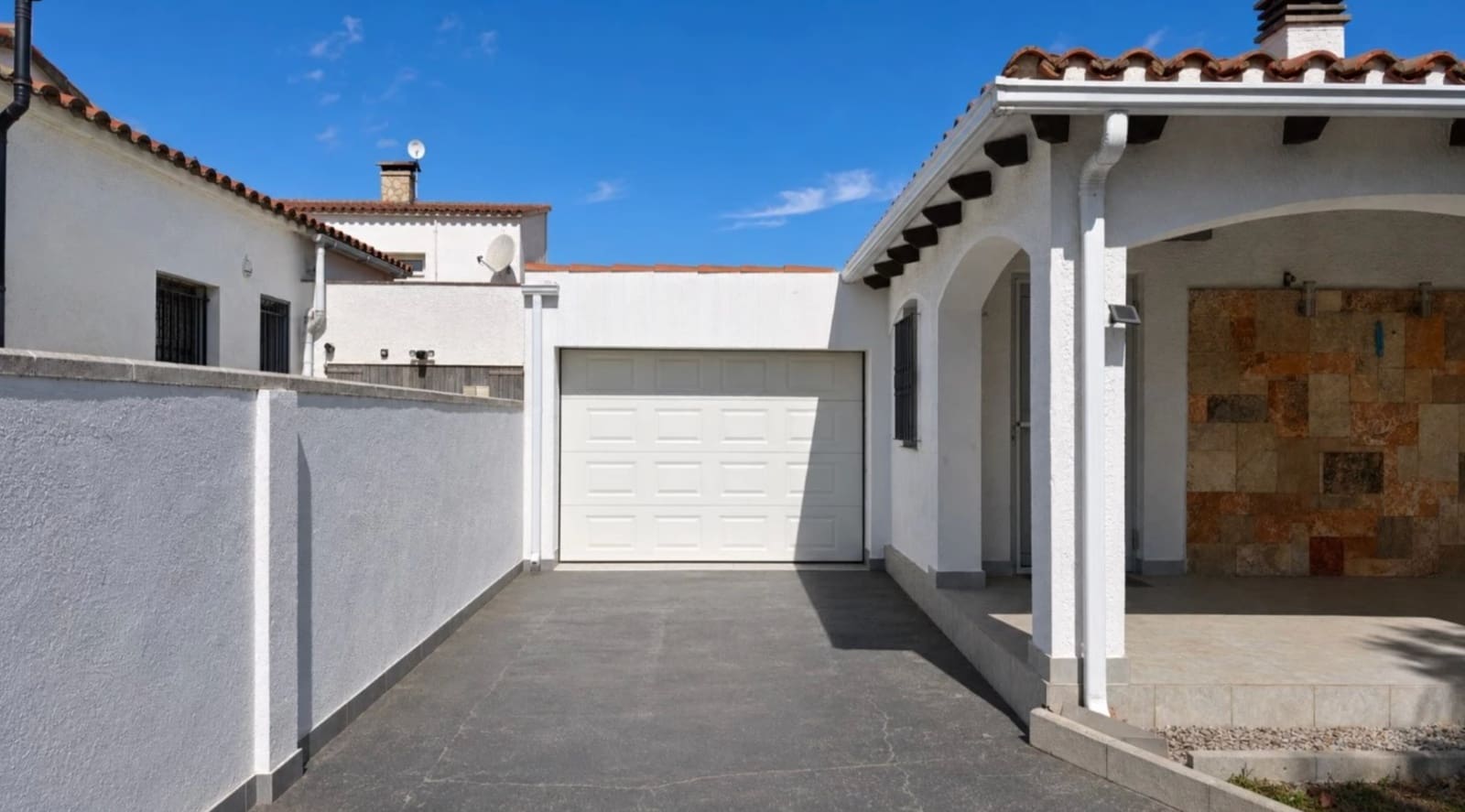3 Zimmer Villa zu verkaufen in Empuriabrava mit Garage - 485.000 € (Ref: 9937826)