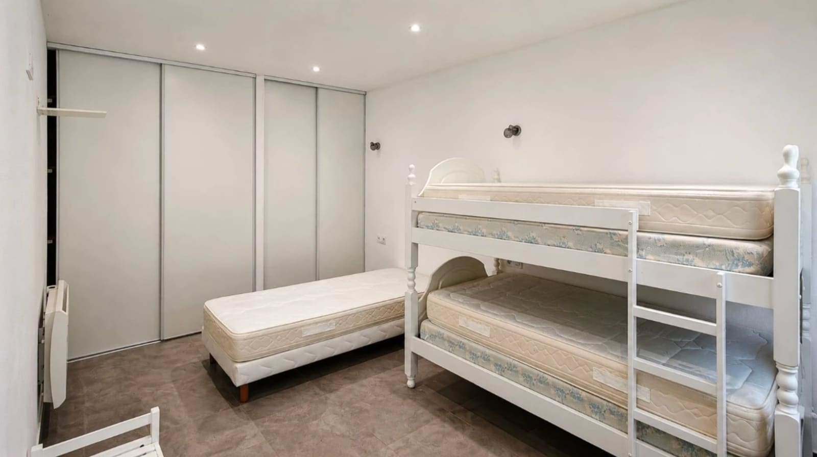 3 Zimmer Villa zu verkaufen in Empuriabrava mit Garage - 485.000 € (Ref: 9937826)