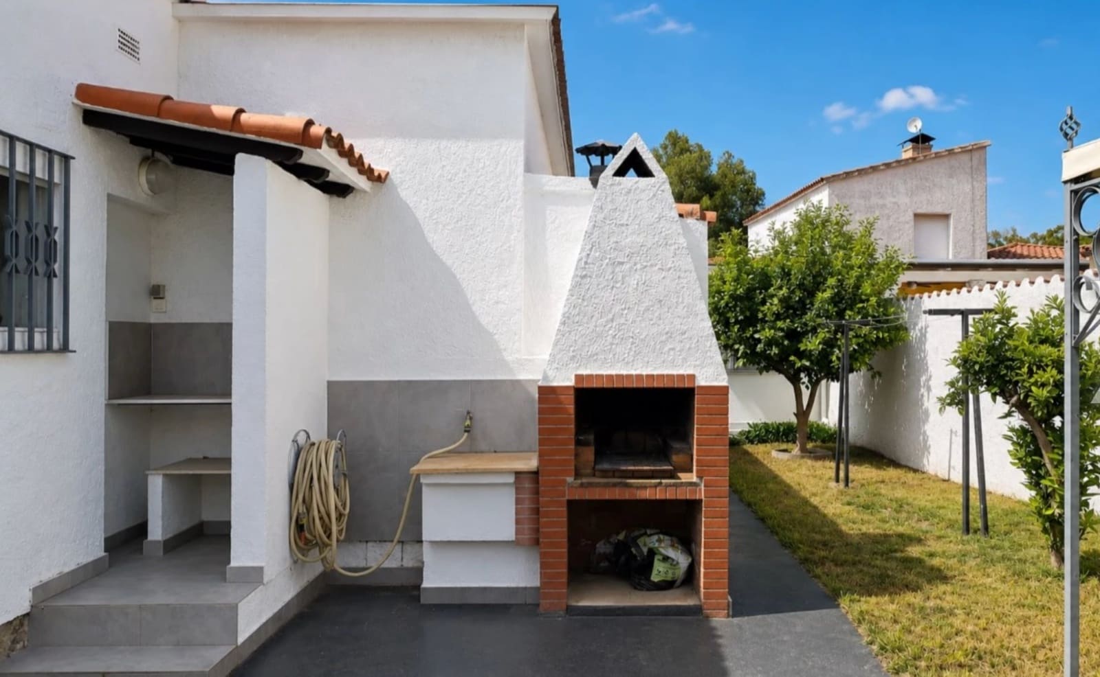 3 Zimmer Villa zu verkaufen in Empuriabrava mit Garage - 485.000 € (Ref: 9937826)