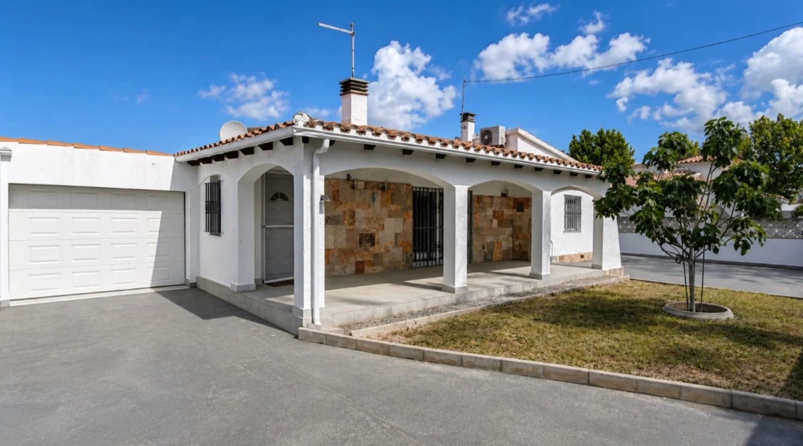 3 Zimmer Villa zu verkaufen in Empuriabrava mit Garage - 485.000 € (Ref: 9937826)