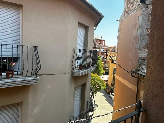 4 bedroom Townhouse for sale in Sant Hilari Sacalm - € 170,000 (Ref: 9952623)