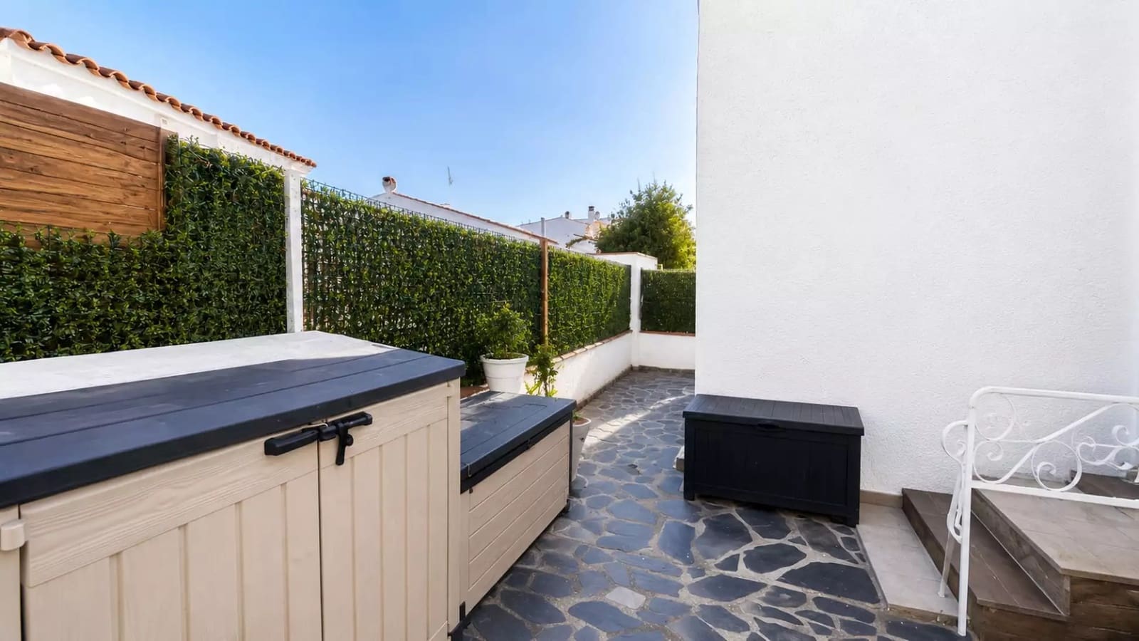 2 bedroom Villa for sale in Empuriabrava with garage - € 380,000 (Ref: 9962690)