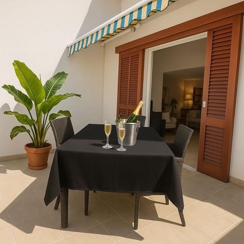 1 soveværelse Lejlighed til salg i Playa de las Americas, Arona med swimmingpool garage - € 495.000 (Ref: 9395759)