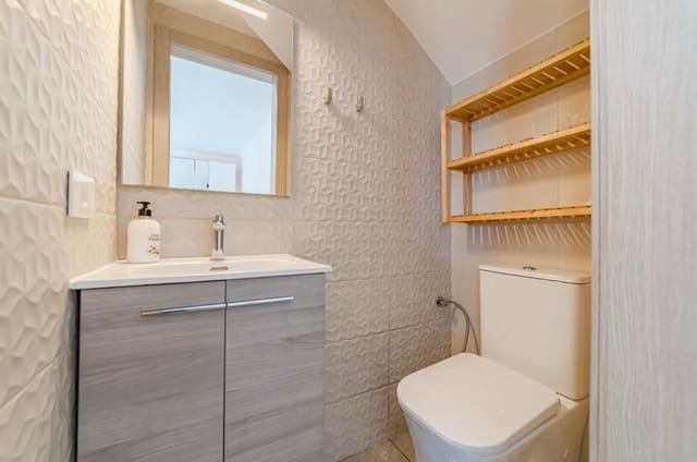 3 bedroom Townhouse for sale in Santa Cruz de Tenerife with pool garage - € 420,000 (Ref: 9400375)