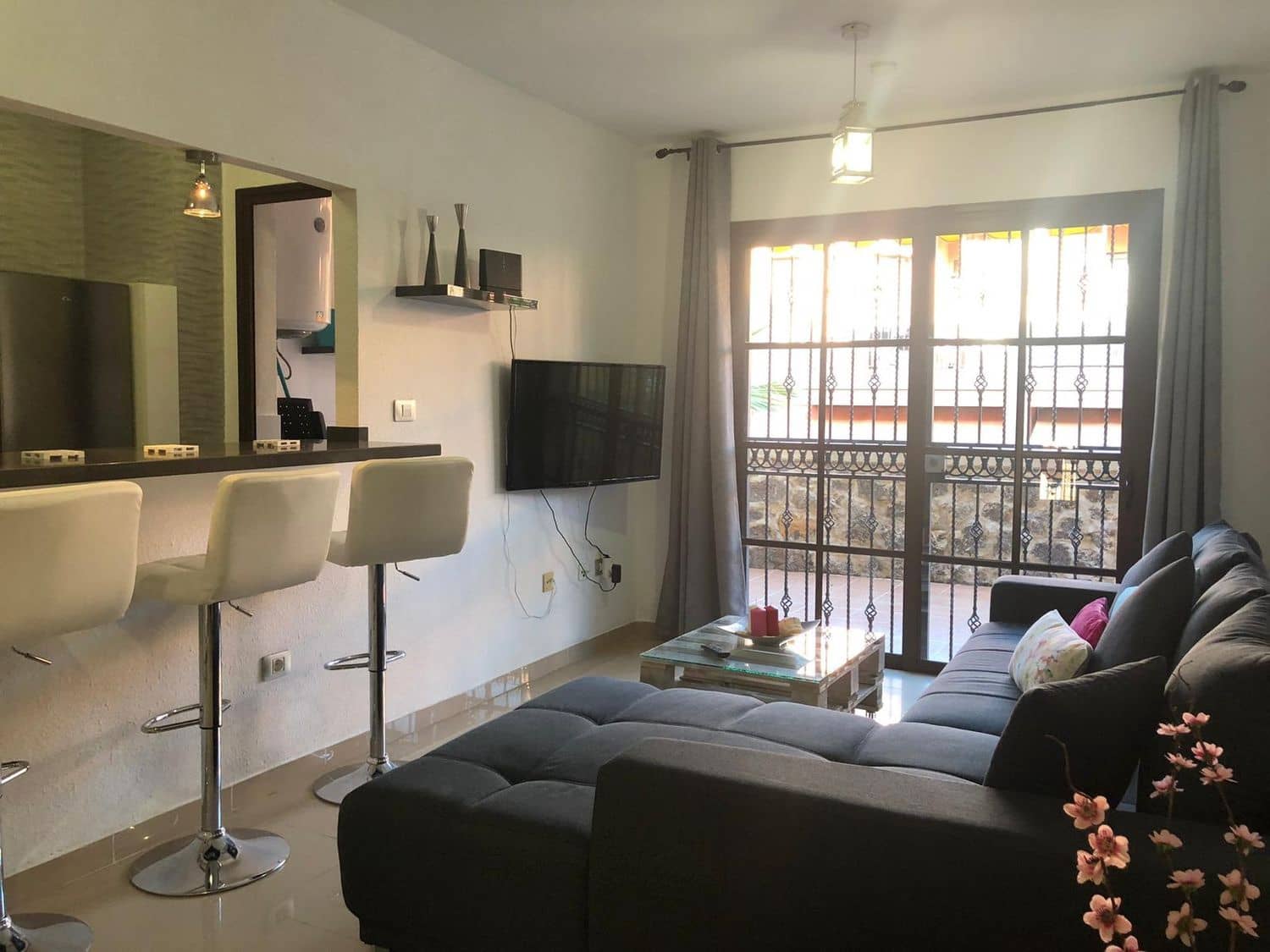 2 bedroom Apartment for rent in Arona with pool garage - € 1,300 (Ref: 9400377)