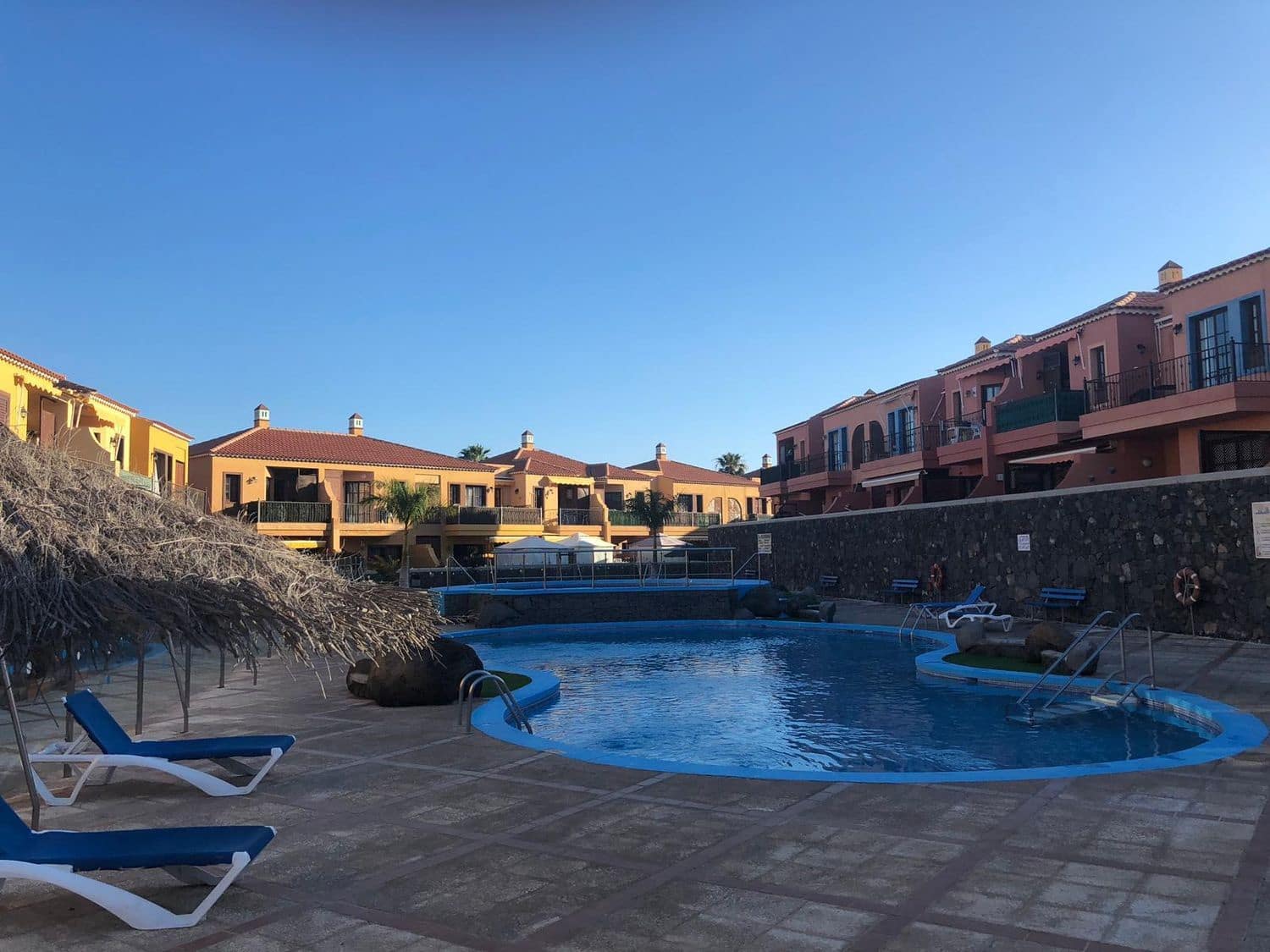 2 bedroom Apartment for rent in Arona with pool garage - € 1,300 (Ref: 9400377)