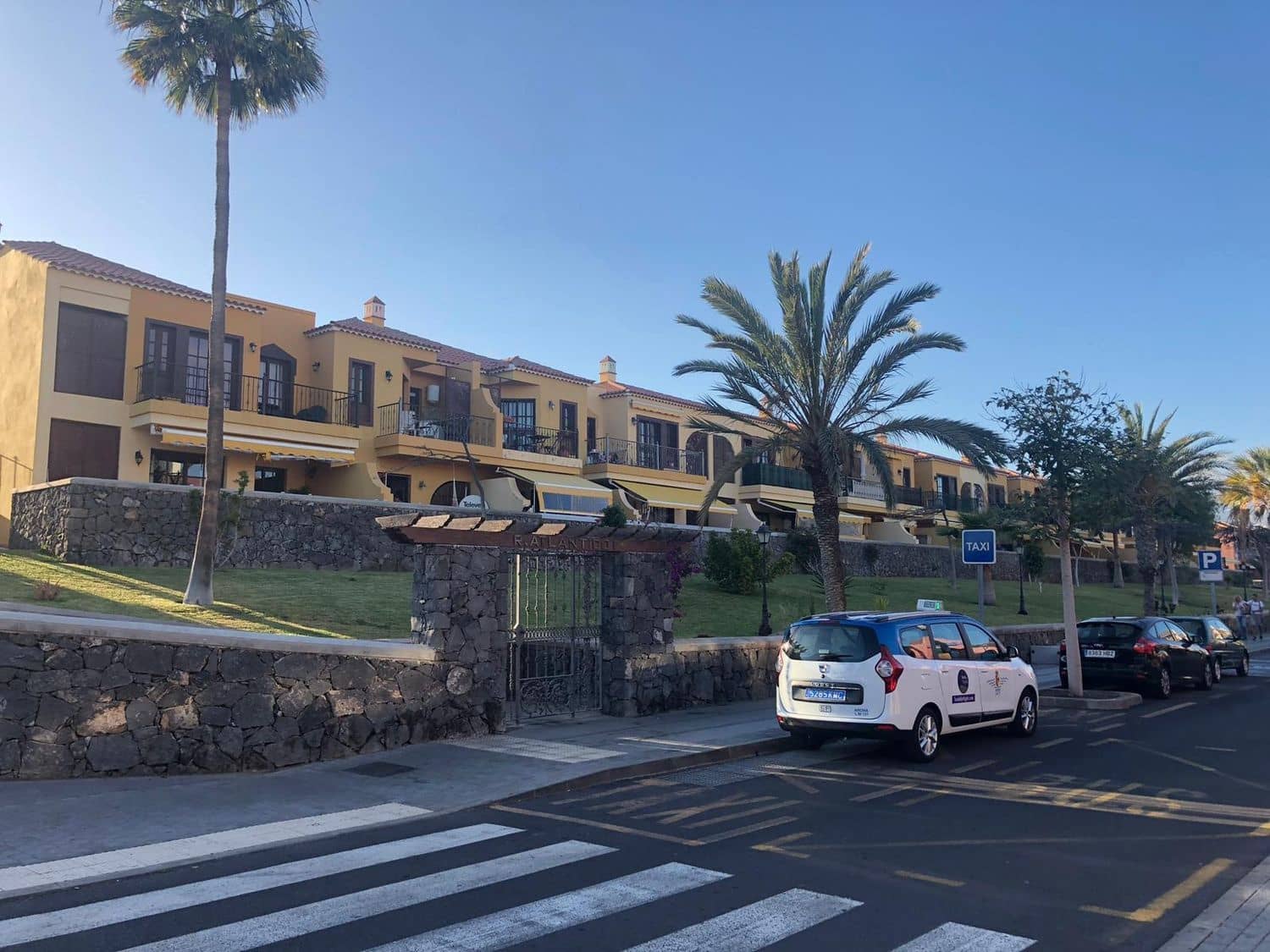 2 bedroom Apartment for rent in Arona with pool garage - € 1,300 (Ref: 9400377)