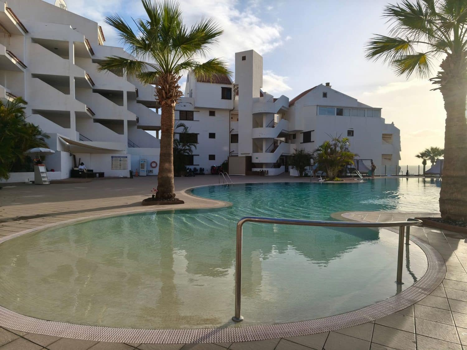 1 soverom Leilighet til salgs i Los Cristianos med svømmebasseng garasje - € 320 000 (Ref: 9400378)