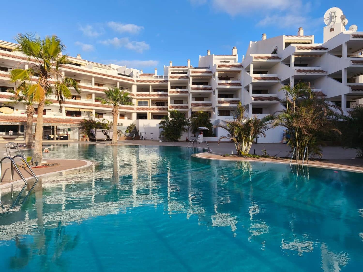 1 soverom Leilighet til salgs i Los Cristianos med svømmebasseng garasje - € 320 000 (Ref: 9400378)