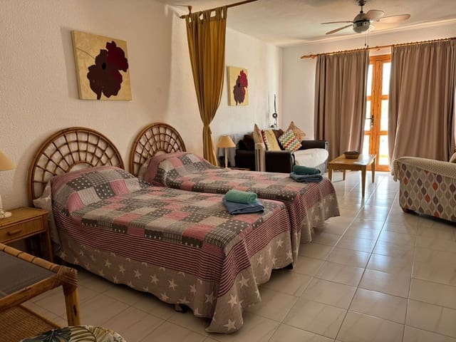 Apartment for sale in Los Cristianos, Arona with pool garage - € 199,999 (Ref: 9400379)
