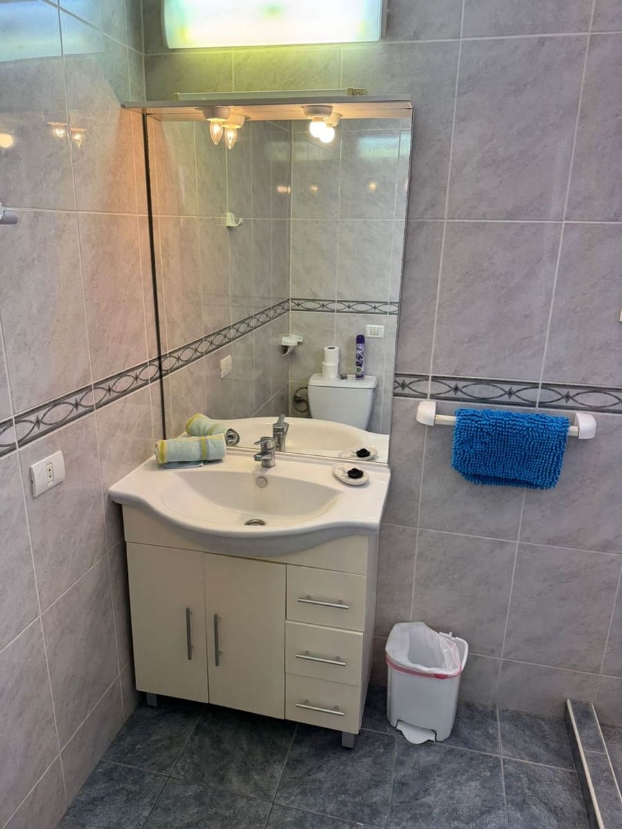 Apartment for sale in Los Cristianos with pool garage - € 199,999 (Ref: 9400379)