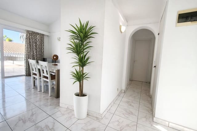 Casa de 2 habitaciones en San Eugenio Bajo, Adeje en venta con piscina garaje - 495.000 € (Ref: 9425680)