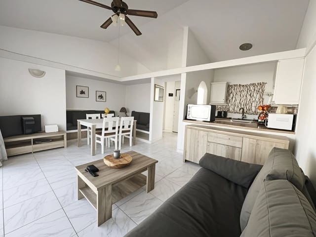 Casa de 2 habitaciones en San Eugenio Bajo, Adeje en venta con piscina garaje - 495.000 € (Ref: 9425680)