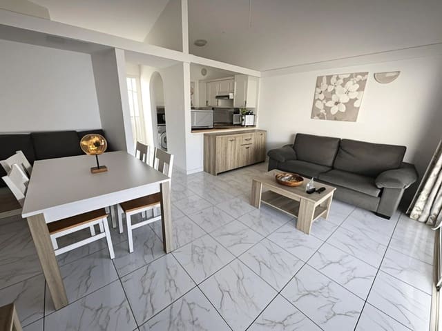 Casa de 2 habitaciones en San Eugenio Bajo, Adeje en venta con piscina garaje - 495.000 € (Ref: 9425680)