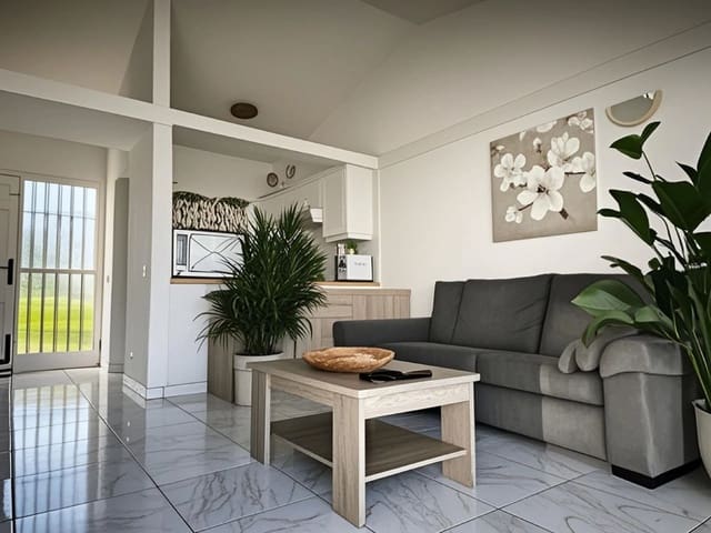 Casa de 2 habitaciones en San Eugenio Bajo, Adeje en venta con piscina garaje - 495.000 € (Ref: 9425680)