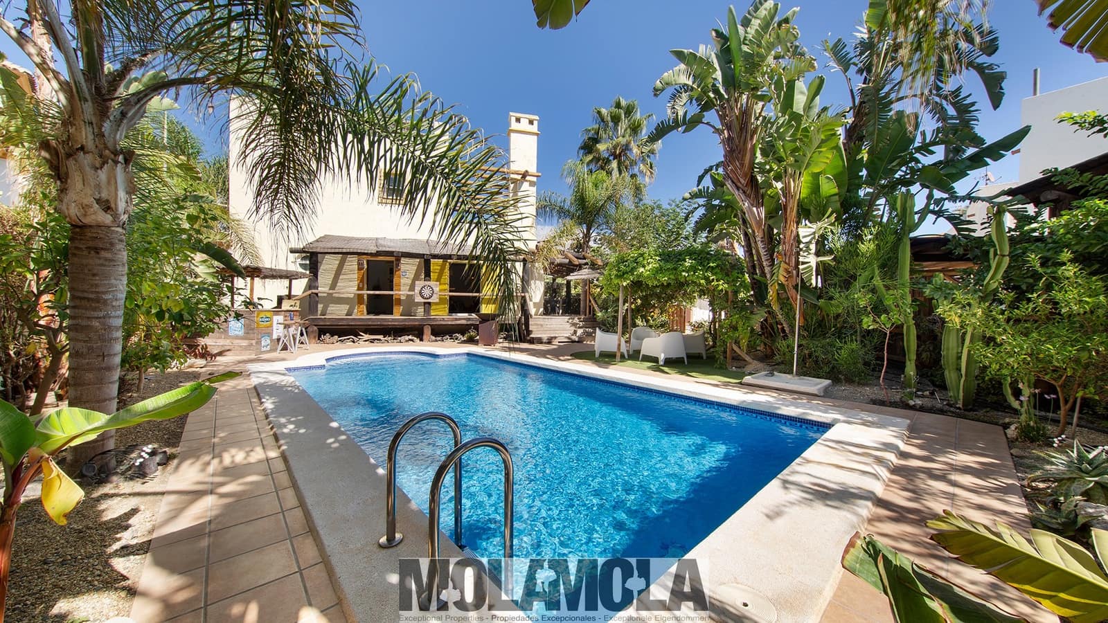Chalet de 4 habitaciones en Vera en venta con piscina garaje - 675.000 € (Ref: 10181658)