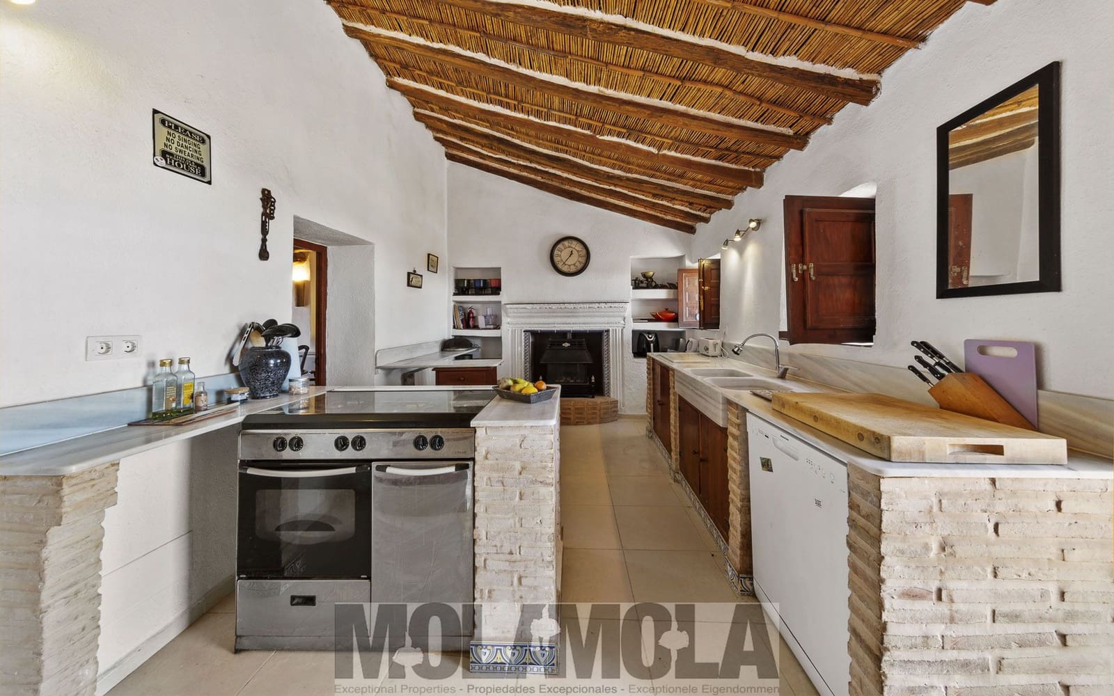 4 soveværelse Finca/Landehus til salg i Bedar med swimmingpool garage - € 345.000 (Ref: 6512258)