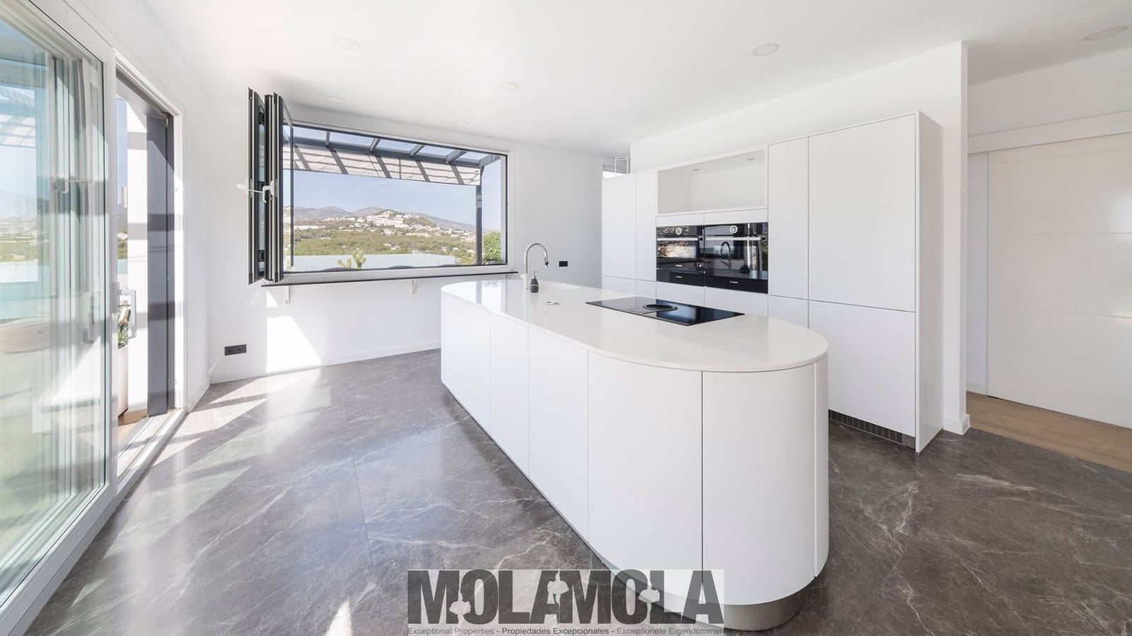 4 soveværelse Villa til salg i Calpe / Calp med swimmingpool garage - € 1.325.000 (Ref: 8855506)