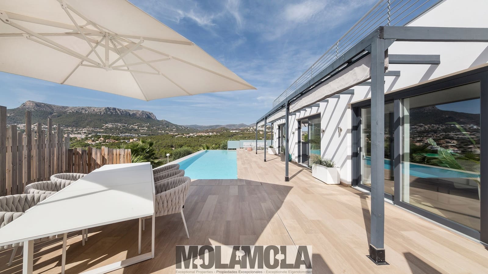 4 soveværelse Villa til salg i Calpe / Calp med swimmingpool garage - € 1.325.000 (Ref: 8855506)