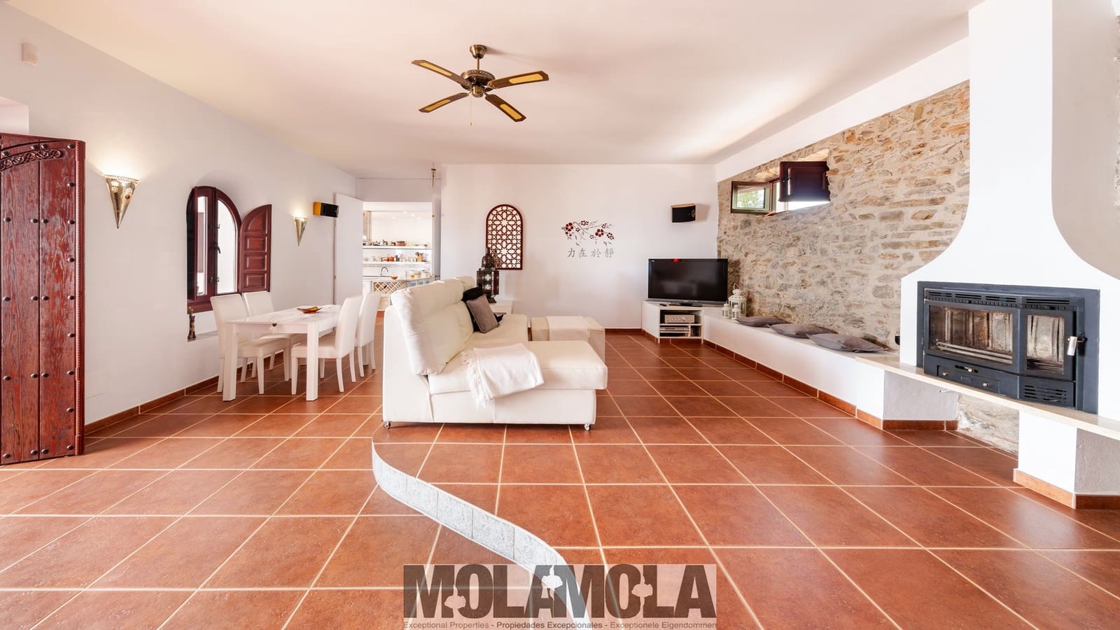 5 soveværelse Finca/Landehus til salg i Adra med swimmingpool garage - € 995.000 (Ref: 9154695)