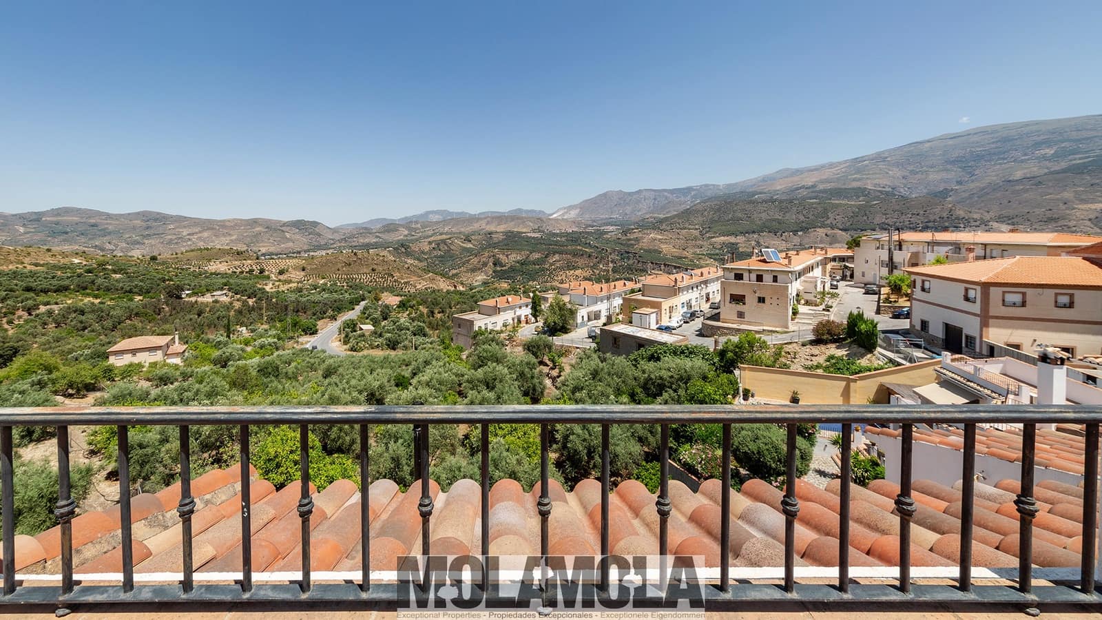 21 soveværelse Guesthouse/B & B til salg i El Pinar med swimmingpool garage - € 1.275.000 (Ref: 9298750)