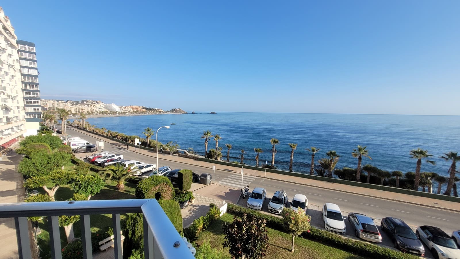 2 bedroom Beach Apartment for rent in Almuñécar with pool € 900 (Ref 7149306)