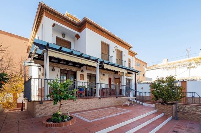 6 soveværelse Villa til salg i Cervantes, Granada by med swimmingpool - € 745.000 (Ref: 9117783)