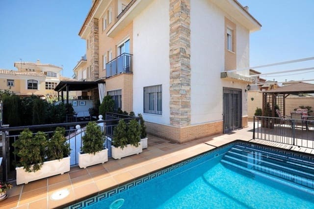 4 soveværelse Villa til salg i Cervantes, Granada by med swimmingpool garage - € 519.000 (Ref: 9117841)