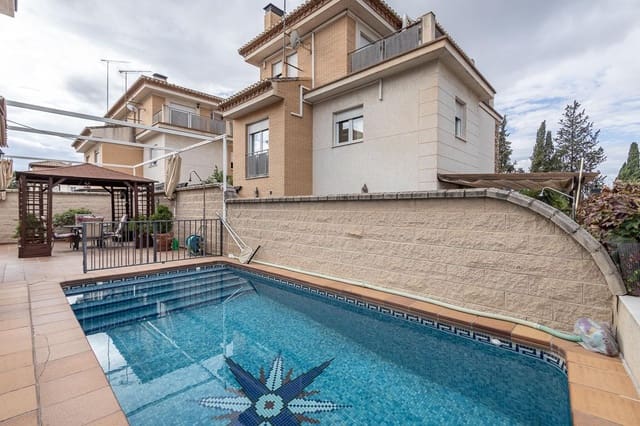4 soveværelse Villa til salg i Cervantes, Granada by med swimmingpool garage - € 519.000 (Ref: 9117841)