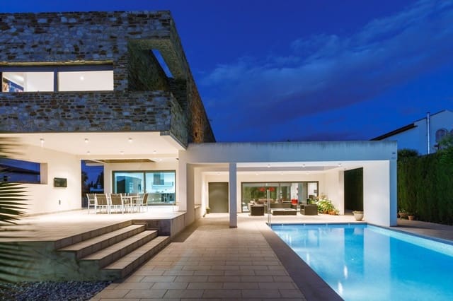 5 soverom Villa til salgs i Gójar med svømmebasseng garasje - € 950 000 (Ref: 9117873)
