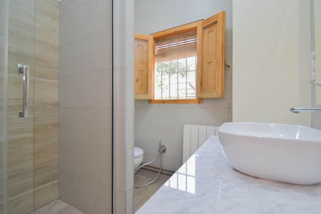 Finca/Casa Rural de 5 habitaciones en Jaén ciudad en venta con piscina - 295.000 € (Ref: 9147098)