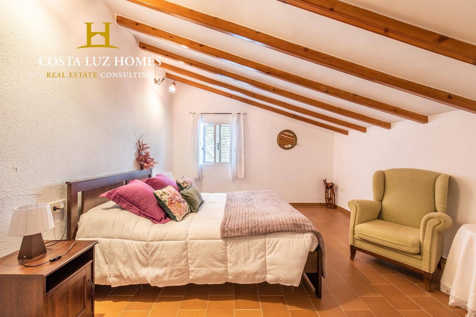 6 soveværelse Finca/Landehus til salg i Benaocaz med swimmingpool garage - € 890.000 (Ref: 7556815)