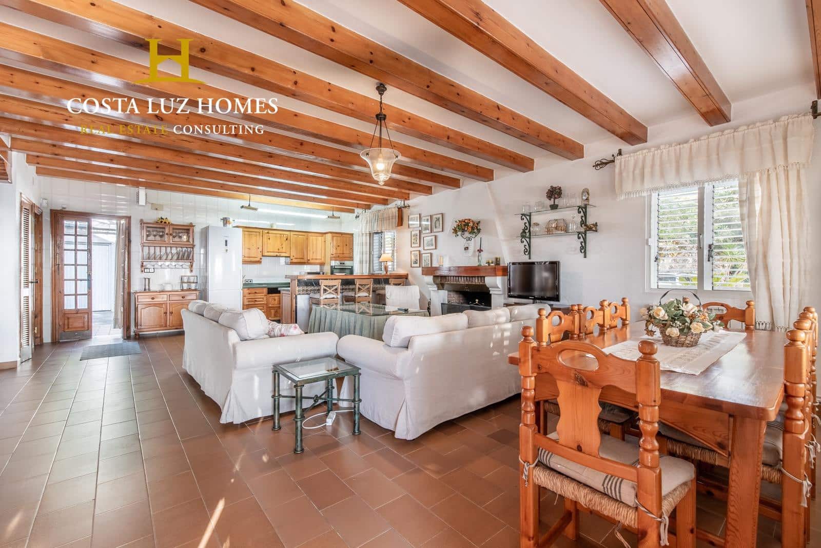 6 soveværelse Finca/Landehus til salg i Benaocaz med swimmingpool garage - € 890.000 (Ref: 7556815)