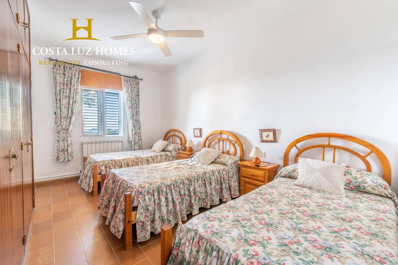 6 soveværelse Finca/Landehus til salg i Benaocaz med swimmingpool garage - € 890.000 (Ref: 7556815)