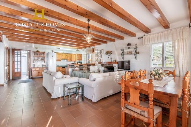 6 soveværelse Finca/Landehus til salg i Benaocaz med swimmingpool garage - € 890.000 (Ref: 7556815)