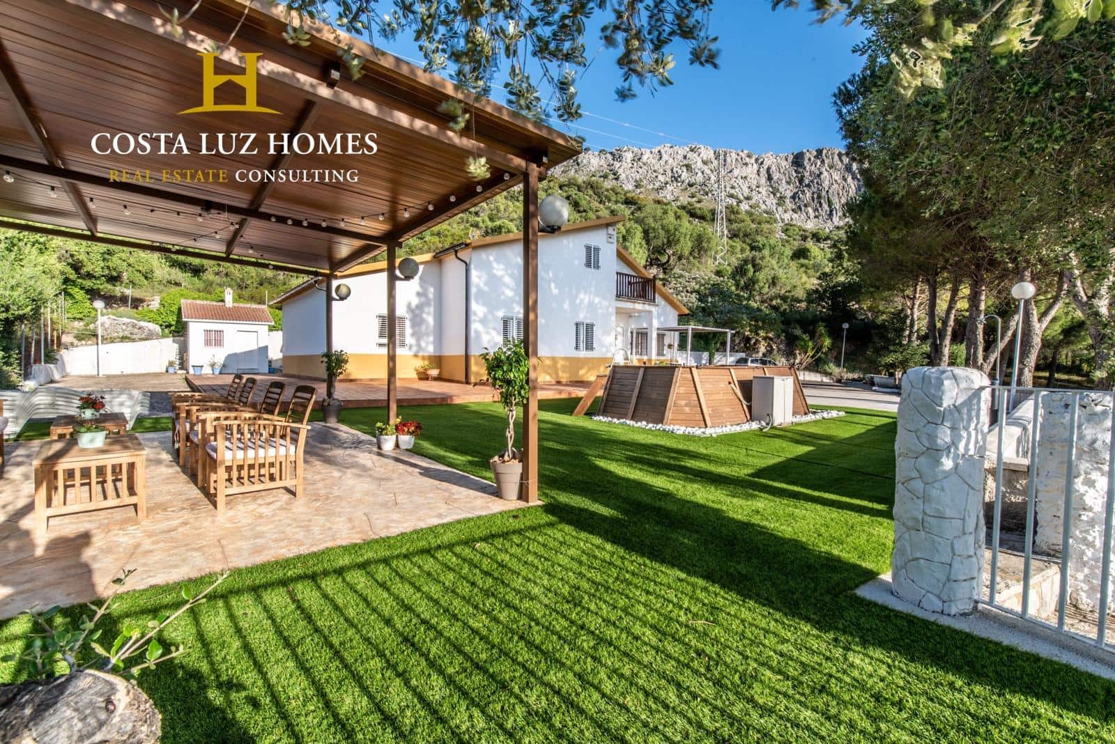 6 soveværelse Finca/Landehus til salg i Benaocaz med swimmingpool garage - € 890.000 (Ref: 7556815)