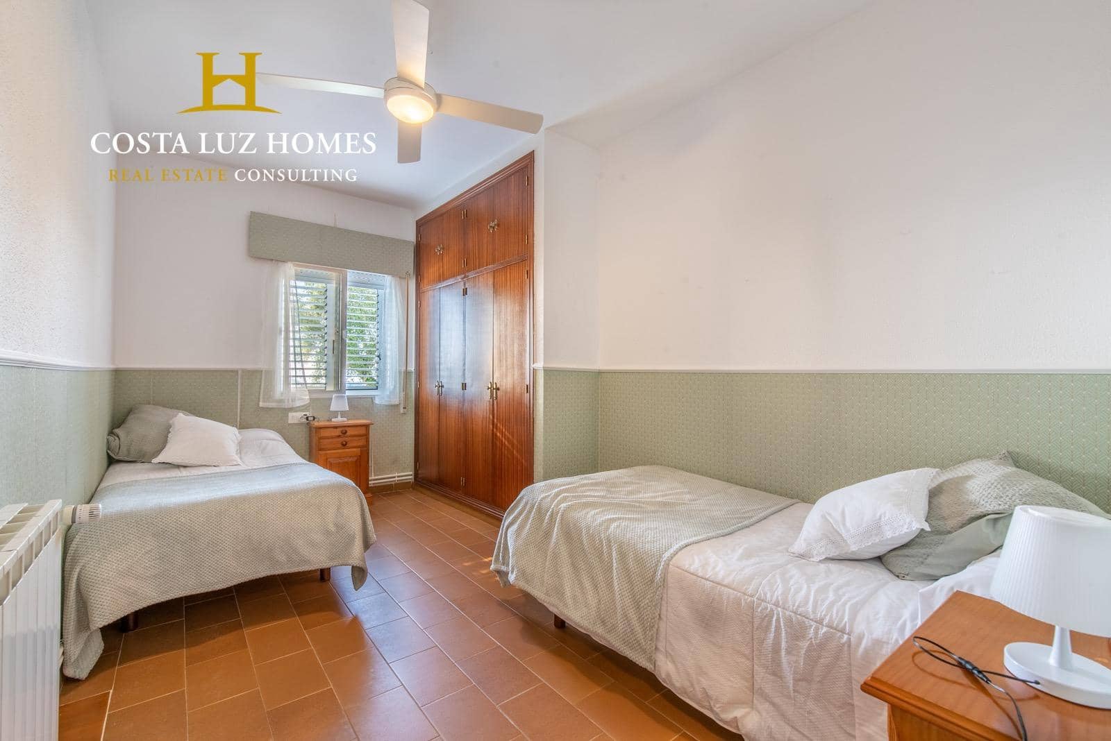 6 soveværelse Finca/Landehus til salg i Benaocaz med swimmingpool garage - € 890.000 (Ref: 7556815)