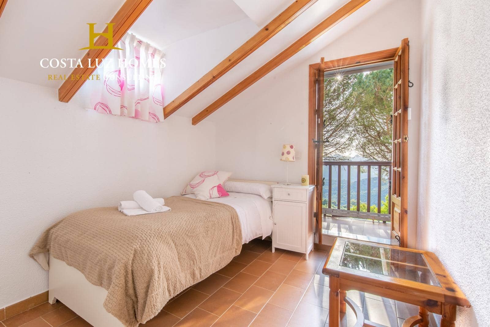 6 soveværelse Finca/Landehus til salg i Benaocaz med swimmingpool garage - € 890.000 (Ref: 7556815)