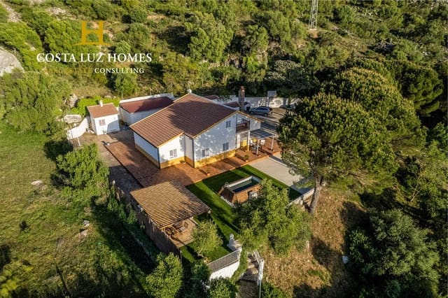 6 soveværelse Finca/Landehus til salg i Benaocaz med swimmingpool garage - € 890.000 (Ref: 7556815)