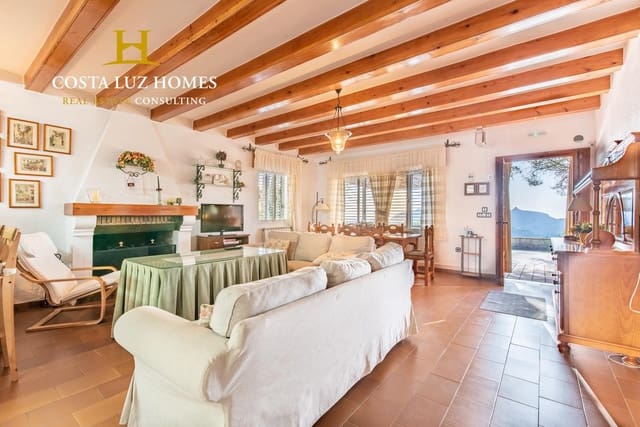 6 soveværelse Finca/Landehus til salg i Benaocaz med swimmingpool garage - € 890.000 (Ref: 7556815)