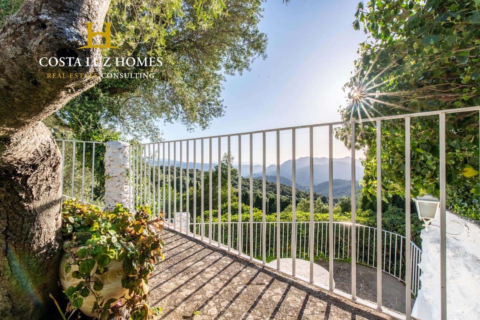 6 soveværelse Finca/Landehus til salg i Benaocaz med swimmingpool garage - € 890.000 (Ref: 7556815)