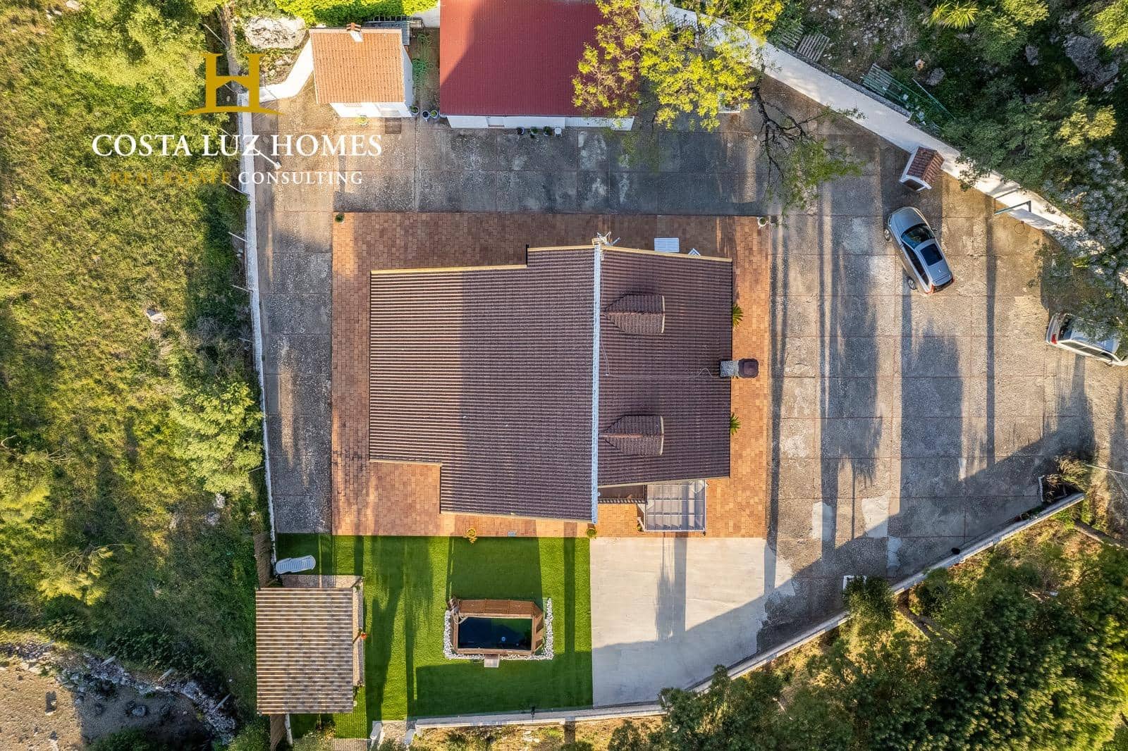 6 soveværelse Finca/Landehus til salg i Benaocaz med swimmingpool garage - € 890.000 (Ref: 7556815)