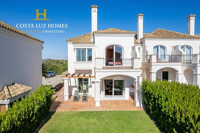 2 bedroom Terraced Villa for sale in Arcos de la Frontera with pool - € 250,000 (Ref: 9330746)