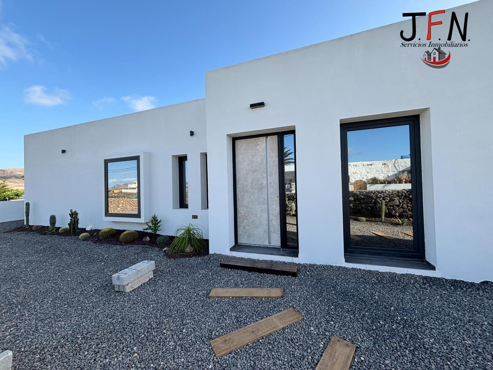 3 slaapkamer Villa te koop in El Cotillo met zwembad - € 1.100.000 (Ref: 10043137)