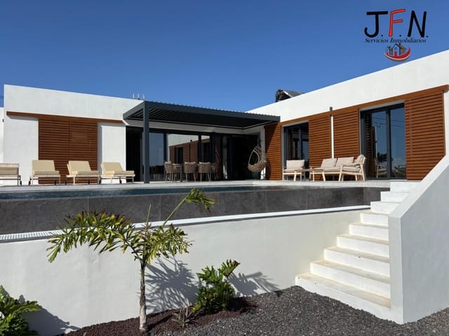 3 slaapkamer Villa te koop in El Cotillo, La Oliva met zwembad - € 1.100.000 (Ref: 10043137)