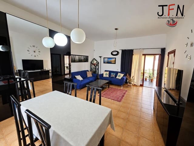 3 Zimmer Villa zu verkaufen in Corralejo, La Oliva mit Pool - 310.000 € (Ref: 10049425)