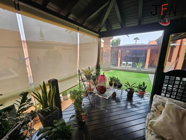 3 Zimmer Villa zu verkaufen in Corralejo, La Oliva mit Pool - 310.000 € (Ref: 10049425)