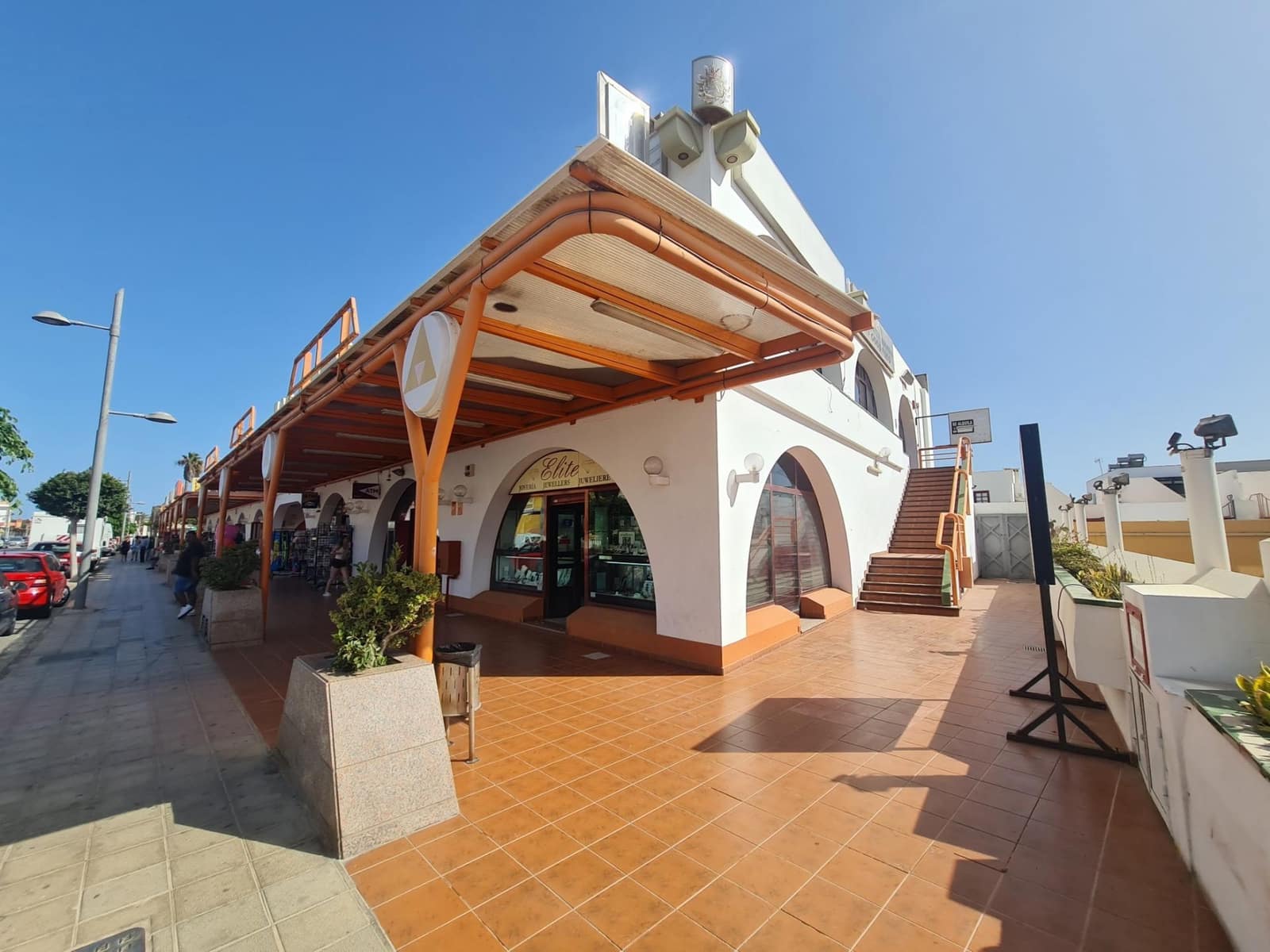 Commercial for rent in Costa de Antigua - € 2,500 (Ref: 9062480)