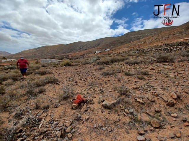 Rakentamaton maa myytävänä paikassa La Oliva - 100 000 € (Ref: 9062481)