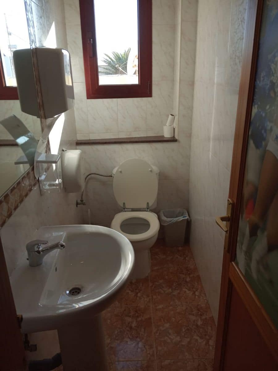 Erhverv til salg i Costa de Antigua - € 210.000 (Ref: 9062482)